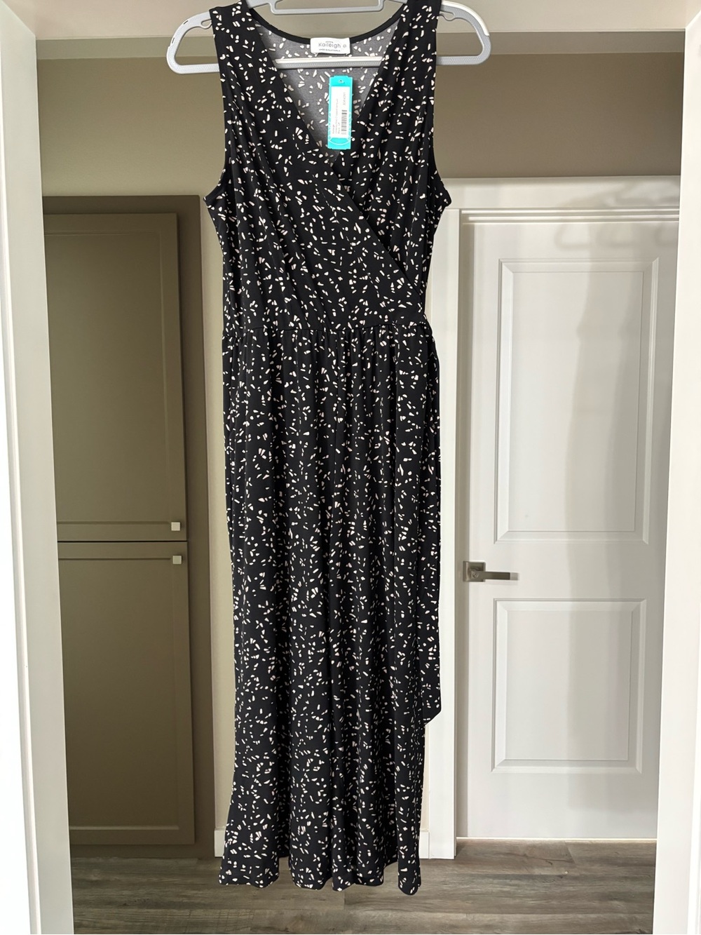Kaileigh Black and White Sleeveless Printed Maxi Dress